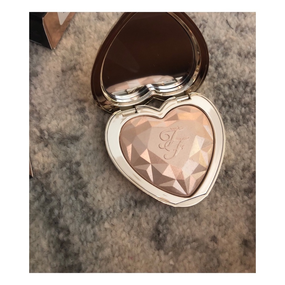 NIB Too Faced Love Light Highlighter - Picture 2 of 5